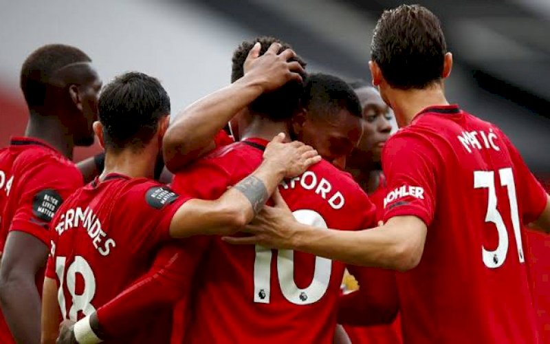PESTA GOL. Pemain Manchester United merayakan salah satu gol saat pesta gol ke gawang Bournemouth 5-2 di Old Trafford, Sabtu (4/7/2020) malam WITA. foto: net