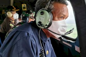 Gubernur Tinjau Hulu Sungai Masamba dan Radda Melalui Udara