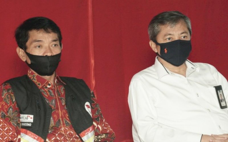 SINERGI. Direktur Komersial 2 Sucofindo M. Haris Witjaksono (kanan) dan Direktur Armada PT Pelni Tukul Harsono (kiri) bersinergi dalam pelayanan Sistem Informasi dan Komunikasi (SIK) untuk kegiatan Planned Maintenance System (PMS) Pelni. foto: istimewa