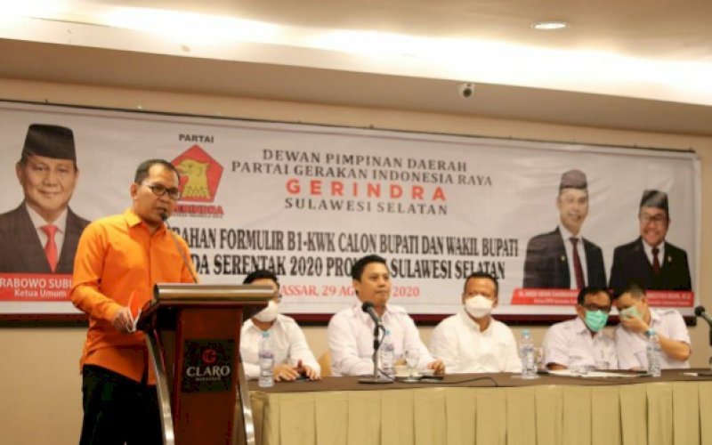 SAMBUTAN. Bakal calon Wali Kota Makassar, Moh Ramdhan 'Danny' Pomanto, didaulat memberikan sambutan sebagai cakada pada penyerahan formulir format B1-KWK cakada Pilkada Serentak 2020 Provinsi Sulsel di Hotel Claro Makassar, Sabtu (29/8/2020) malam. foto: istimewa