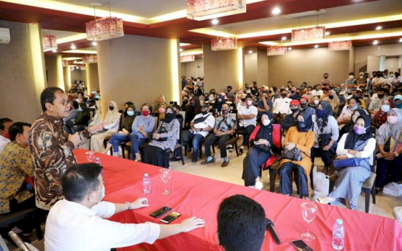 SILATURAHMI. Bakal calon Wali Kota, Moh Ramdhan Pomanto menghadiri acara silaturahmi Horas Community yang diprakarsai Erick dan Edward Horas di Golden Zuki, Jumat, (15/8/2020). foto: istimewa