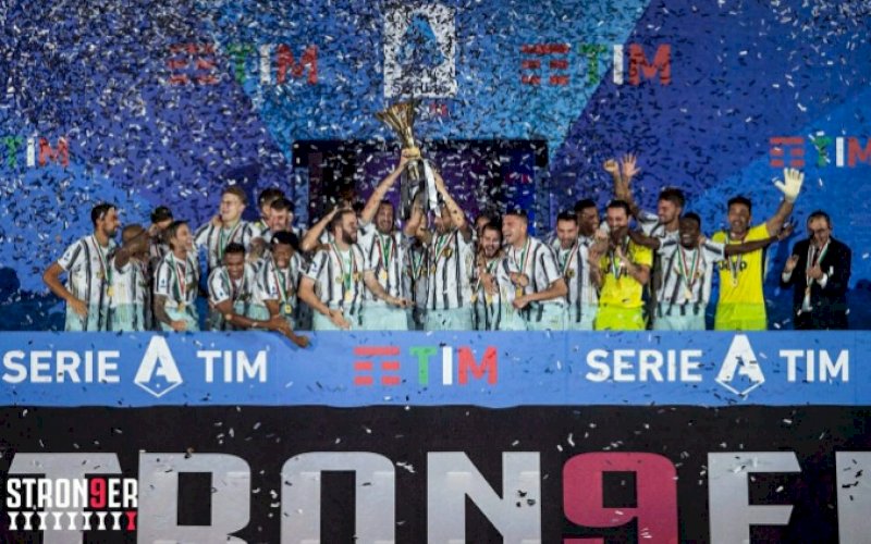 PESTA JUARA. Pemain Juventus merayakan pesta juara Serie A Liga Italia 2019/2020. foto: twitter @juventusfc