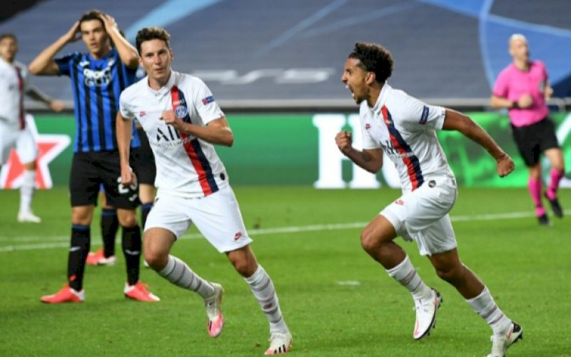 SELEBRASI. Pemain Paris Saint-Germain, Marquinhos, melalukan selebrasi usai mencetak gol ke gawang Atalanta. PSG mengalahkan Atalanta&nbsp;2-1 di Estadion Da Luz, Kamis (13/8/2020) dini hari WITA. foto: twitter @ChampionsLeague