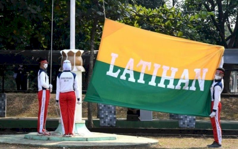 LATIHAN. Anggota Paskibraka 2020 latihan di tengah suasana pandemi Covid-19. foto: istimewa