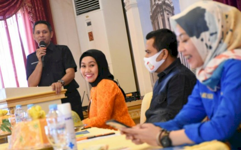 SOSIALISASI PERDA. Anggota DPRD Kota Makassar, Suptraman, saat menggelar sosialisasi Perda Kepemudaan di Hotel Grand Town Makassar, Kamis (20/8/2020). foto: istimewa