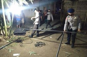 Brimob Bone Dirikan Tenda Bantu Korban Kebakaran