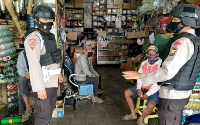 PATROLI. Personel Batalyon C Pelopor Satbrimob Polda Sulsel menggelar Patroli Aman Nusa 2020, Minggu (27/9/2020). foto: istimewa