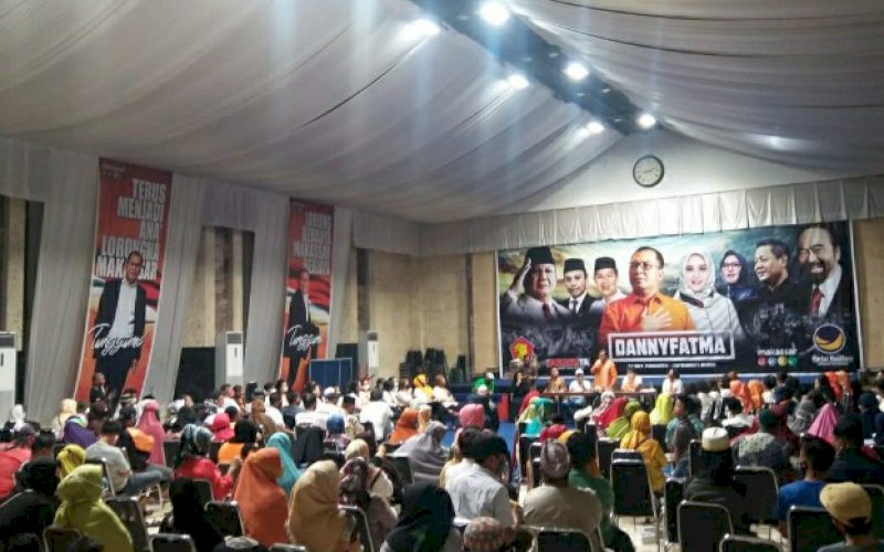 TERIMA KUNJUNGAN. Bakal calon Wali Kota Makassar, Mohammad Ramdhan Pomanto (Danny Pomanto) kembali menerima kunjungan komunitas pendukungnya di kediamannya, Jl Amirullah, Kota Makassar, Selasa (15/9/2020) malam. foto: istimewa