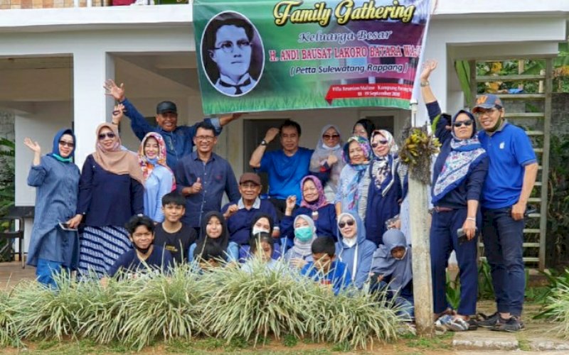 FAMILY GATHERING. Keluarga besar Almarhum H Andi Baoesat Tantoe La Koro Batara Wajo (Petta Sulewatang Rappang) atau yang biasa disebut Petta Baoesat mengadakan family gathering di Malino, Kabupaten Gowa, Sabtu-Minggu (19-20/9/2020). foto: istimewa