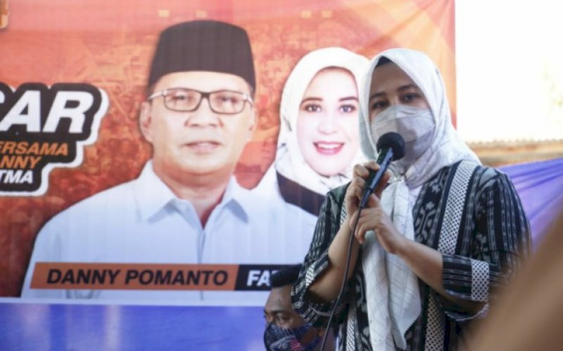PENUHI UNDANGAN. Bakal calon Wakil Wali Kota Makassar, Fatmawati Rusdi, saat memenuhi undangan warga di Kelurahan Cambayya, Kecamatan Ujung Tanah, Makassar, Rabu (9/9/2020). foto: istimewa