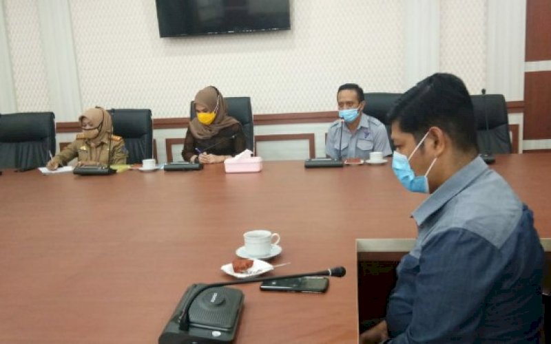 KUNJUNGAN. Direktur Utama dan Direktur Operasional PD Pasar Makassar Raya Kota Makassar Basdir-Saharuddin Ridwan saat menemui Ketua DPRD Provinsi Sulsel Andi Ina Kartika Sari, Selasa (15/9/2020) sore. foto: istimewa