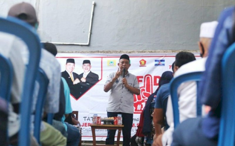 KAMPANYE. Calon Bupati Maros, Andi Tajerimin, saat kampanye di Bajimangai, Kecamatan Marusu, Maros, Rabu (30/9/2020). foto: istimewa