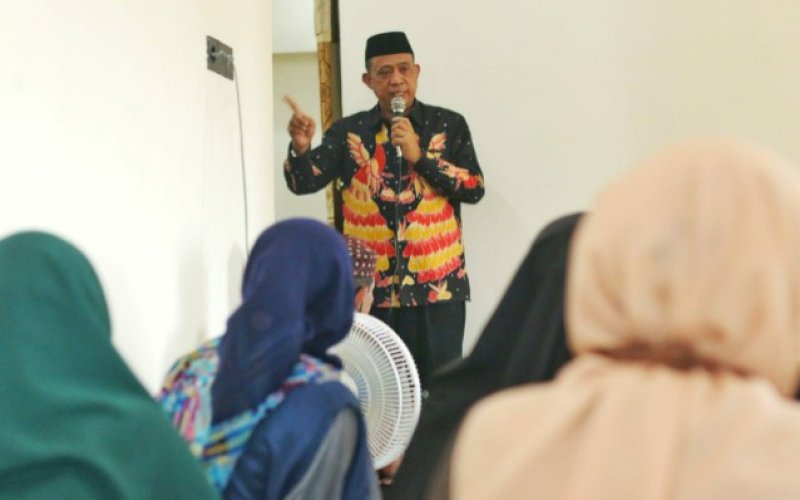KUNJUNGAN. Calon Bupati Maros nomor urut 1, Andi Tajerimin saat berkunjung ke Pesantren Mambaul Ulum Al Firdaus Tompobalang, Leang-leang, Selasa (6/10/2020).&nbsp;foto: istimewa