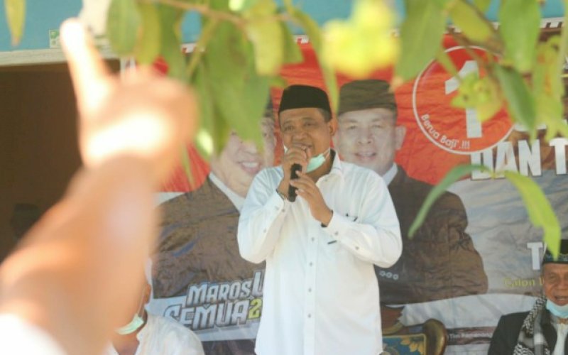BERI SEMANGAT. Calon Bupati Maros, Andi Tajerimin, memompa semangat warga di Bantimurung untuk terus bersama Tahfidz. foto: istimewa