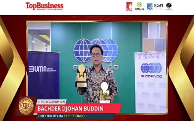 PENGHARGAAN. Direktur Utama PT Sucofindo, Bachder Djohan&nbsp;Buddin, meraih dua penghargaan dalam ajang Top GRC Awarda 2020 sebagai Top GRC 2020 #4 Stars dan&nbsp;Most Committed GRC Leader 2020 yang diberikan dalam acara&nbsp;Top GRC Awarda 2020 yang dilaksanakan secara daring, Kamis&nbsp;(15/10/2020). foto: istimewa