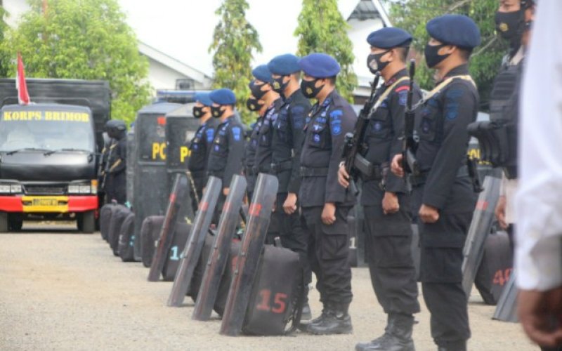 APEL. Batalyon C Pelopor Satbrimob Polda Sulsel menggelar apel kesiapan dalam rangka kesiapan pengamanan unjuk rasa di Lapangan Apel Mako Batalyon C Pelopor, Jl MH Thamrin, Kota Watampone, Bone, Rabu (7/10/2020). foto: istimewa