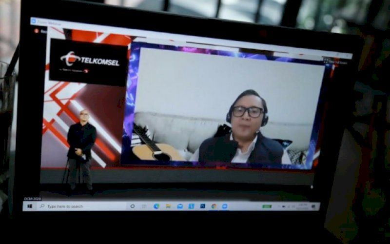 WEBINAR. Vice President Corporate Communications Telkomsel, Denny Abidin, saat memaparkan program Digital Creative Millennials 2020 yang dihadirkan Telkomsel merupakan program berbasis digital sebagai wadah untuk memacu kewirausahaan di segmen youth atau millennial di Jakarta, Rabu (28/10/2020). foto: istimewa