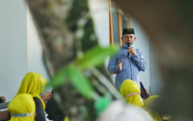 SOSIALISASI. Calon Wakil Bupati Maros, Havid S Fasha, merinci program-program keagamaan Tahfidz. foto: istimewa