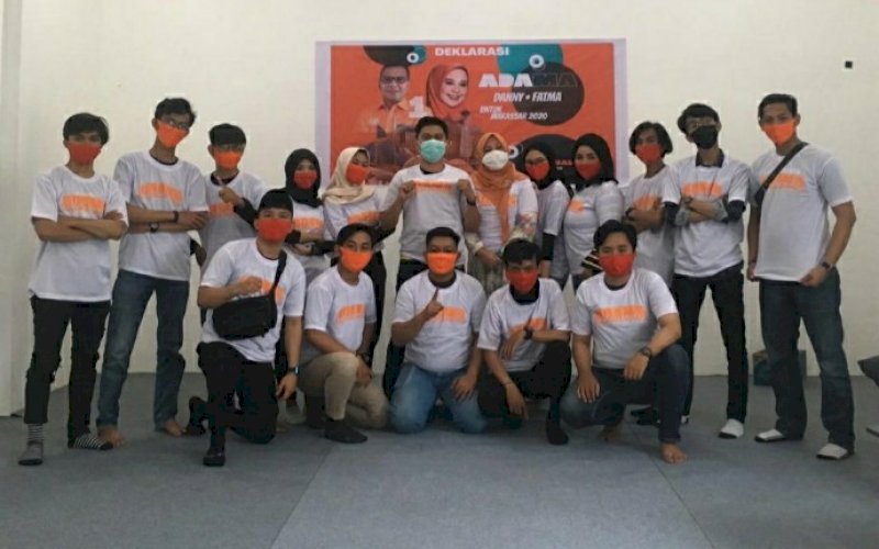 DUKUNGAN. Komunitas anak muda, Milenial Makassar mendeklarasikan diri menjadi relawan Mohammad Ramdhan Pomanto-Fatmawati Rusdi (Danny-Fatma), Minggu (18/10/2020). foto: istimewa