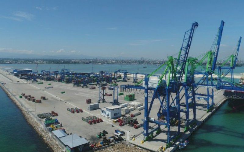 MNP. Suasana aktivitas di Makassar New Port (MNP). Jalan tol yang menjadi akses masuk ke MNP diharapkan menjadi pilot project di Indonesia. foto: istimewa