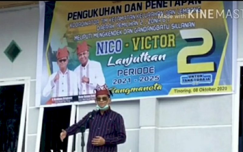 KAMPANYE. Calon petahana Bupati Tana Toraja, Nicodemus Biringkanae, saat melakukan kampanye dialogis di Tinoring, Kecamatan Mengkendek, Tana Toraja, 8 Oktober 2020 lalu. Kampanye ini viral di media sosial akibat pernyataan Nico yang mengakui memfasilitasi pembayaran penerimaan TNI-Polri. foto: screenshot