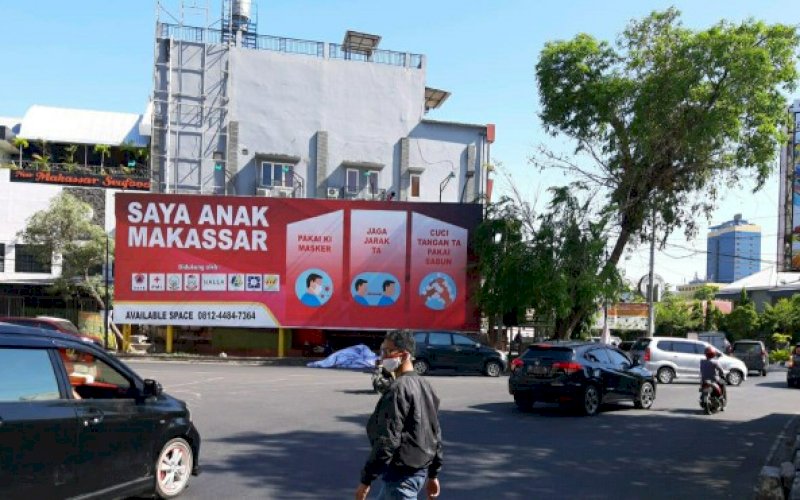 REKLAME. Reklame bertuliskan imbauan protokol kesehatan Covid-19 yang terpasang Karunrung, Kota Makassar. Bapenda Makassar menilainya sebagai iklan komersial. foto: istimewa