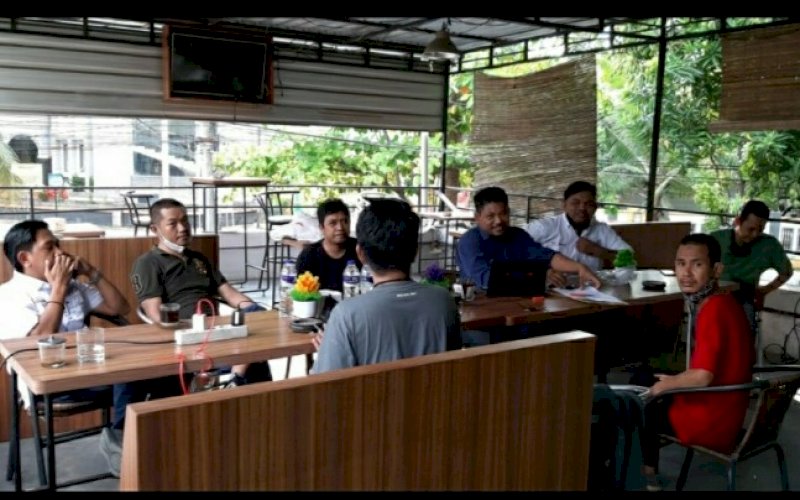 RAPAT PENGURUS. Pengurus Provinsi SMSI Sulsel menggelar rapat pengurus di Sekretariat SMSI Sulsel, Jl Hertasning, Makassar, Sabtu (24/10/2020) sore. foto: istimewa