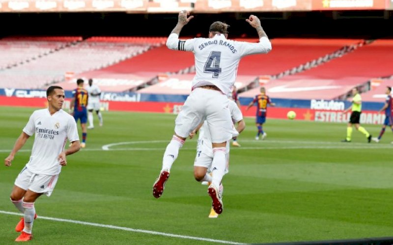 SELEBRASI. Kapten Real Madrid, Sergio Ramos, melakukan selebrasi usai mencetak gol pada laga El Clasico melawan Barcelona di Camp Nou, Sabtu (24/10/2020) malam WITA. foto: istimewa