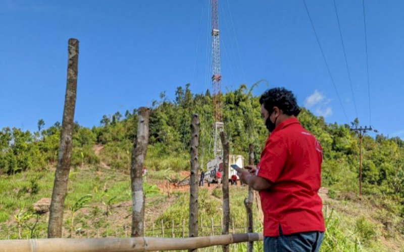 COMBAT. Salah satu upaya yang dilakukan Telkomsel untuk memperluas pemerataan akses broadband 4G LTE di wilayah Sumatera adalah dengan memanfaatkan infrastruktur Compact Mobile BTS (Combat) di Desa Pasiah Laweh, Sumatera Barat, dengan memanfaatkan infrastruktur Combat. Inisiatif tersebut memudahkan masyarakat dalam menikmati akses jaringan broadband terdepan. foto: istimewa