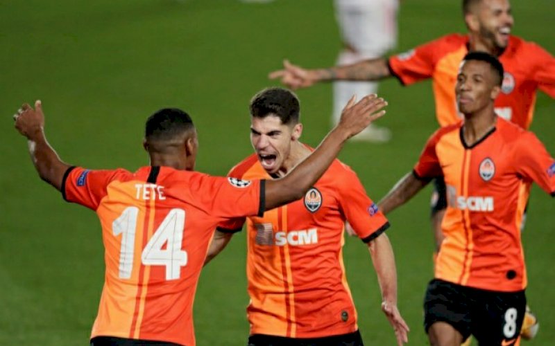 SELEBRASI. Para pemain Shakhtar Donetsk&nbsp;melakukan selebrasi usai mencetak gol pada pertandingan melawan Real Madrid di Stadion Alfredo Di Stefano, (22/10/2020) dini hari WITA. foto: twitter @championsleague