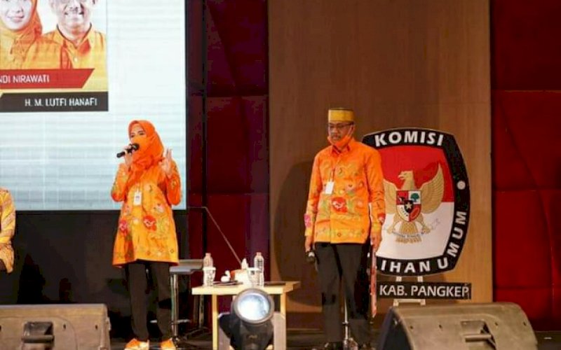 DEBAT. Pasangan calon Bupati dan Wakil Bupati Pangkep, Andi Nirawati-Lutfi Hanafi (Anir-Lutfi), pada debat publik Pilkada Pangkep yang berlangsung di Hotel Gammara, Kota Makassar, Minggu (1/11/2020). foto: istimewa