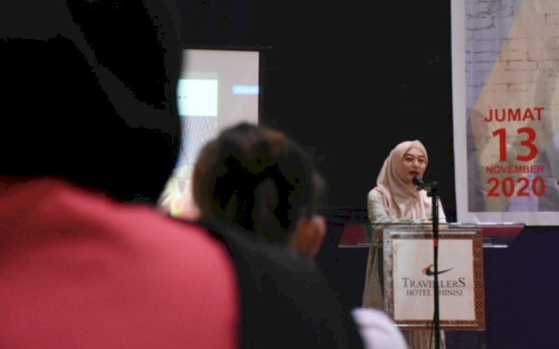 SOSIALISASI. Anggota DPRD Kota Makassar, Budi Hastuti, saat menggelar sosialisasi penyebarluasan informasi Peraturan Daerah (Perda) nomor 6 tahun 2019 tentang Kepemudaan di Hotel Traveler Phinisi, Kota Makassar, Jumat (13/11/2020). foto: istimewa