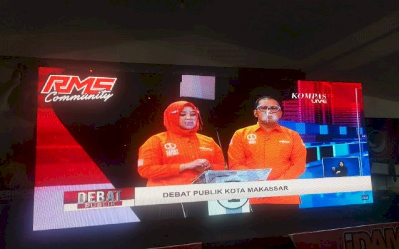 DEBAT. Pasangan calon Wali Kota dan Wakil Wali Kota Makassar, Mohammad Ramdhan Pomanto-Fatmawati Rusdi (Danny-Fatma), pada debat publik Pilwalkot Makassar 2020 yang disiarkan langsung di salah satu stasiun TV swasta, Sabtu (7/11/2020) malam. foto: istimewa