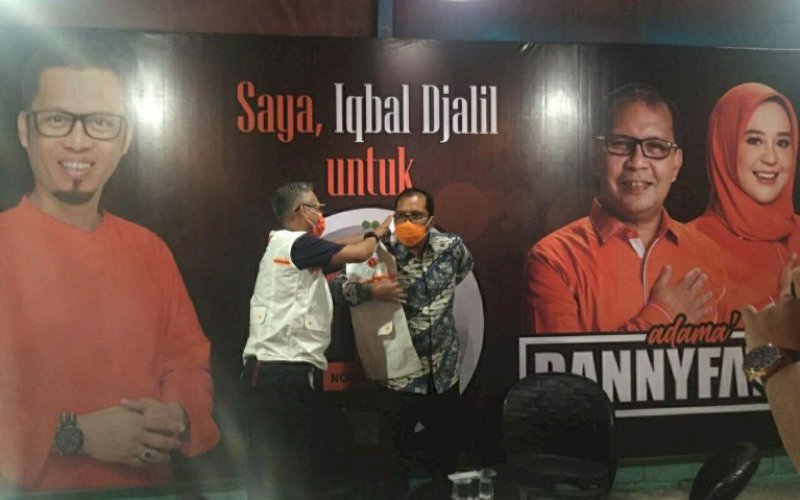 PEDULI. Calon Wali Kota Makassar Mohammad Ramdhan Pomanto silaturahmi dengan Muhammad Iqbal Djalil Lc (Ustad Ije), beberapa waktu lalu. Danny Pomanto turut menyatakan kebahagiaan dan kebanggaannya atas lolosnya Pondok Pesantren Darul Aman Gombara, Kota Makassar, pesantren milik Ustad Ije. foto: istimewa