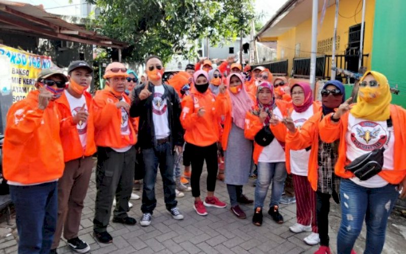DUKUNGAN. Dokter Taufiqqulhidayat Ande Latif (Onasis) bersama pendukungnya mengalihkan dukungan kepada Pasangan Mohammad Ramdhan Pomanto-Fatmawati Rusdi (Danny-Fatma). foto: istimewa