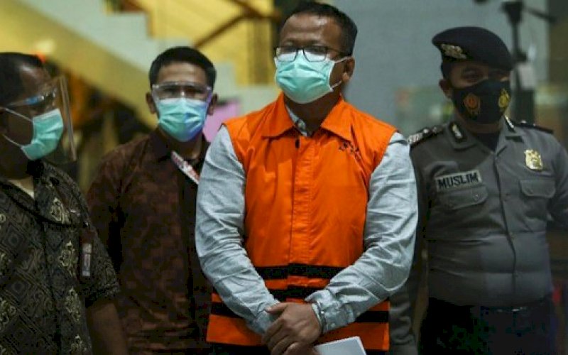 TERSANGKA. Edhy Prabowo, saat dihadirkan dalam konferensi pers KPK di Gedung Merah Putih KPK, Jakarta, Rabu (25/11/2020) malam. foto: istimewa