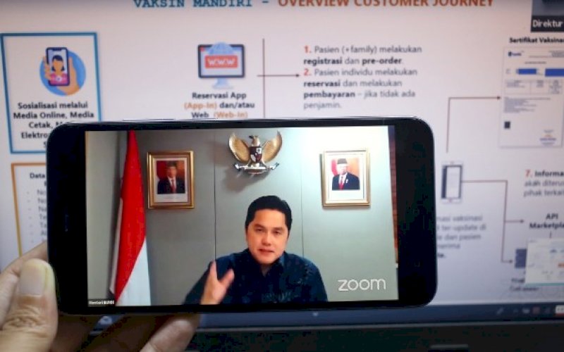 MEMAPARKAN. Menteri BUMN RI selaku Wakil Ketua IV dan Ketua Pelaksana Komite Penanganan Covid-19 dan Pemulihan Ekonomi Nasional (KPCPEN), Erick Thohir, memberikan paparan mengenai persiapan infrastruktur data vaksinasi Covid-19 melalui virtual di Jakarta, Selasa (24/11/2020). foto: istimewa
