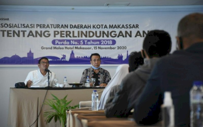 SOSIALISASI. Anggota DPRD Kota Makassar, Hasanuddin Leo, menilai Peraturan Daerah (Perda) nomor 5 tahun 2018 tentang Perlindungan Anak di Hotel Grand Maleo Makassar, Minggu (15/11/2020). foto: istimewa