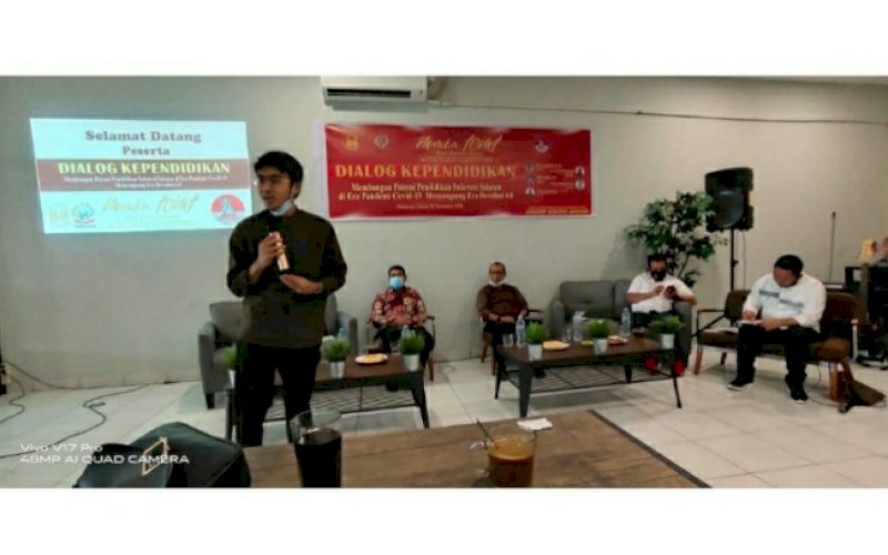 DIALOG PENDIDIKAN. Suasana pemaparan materi dari narasumber dialog pendidikan dengan tema 'Membangun Potensi Pendidikan Sulawesi Selatan di Era Pandemi Covid-19 Menyongsong Era Revolusi 4.0', yang dilaksanakan Masika ICMI Sulsel di Cafe Rodel, Makassar, Rabu (11/11/2020). foto: istimewa