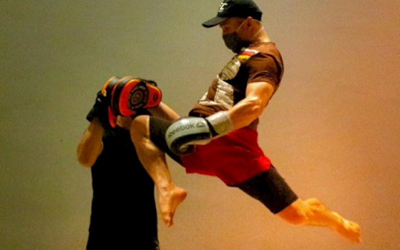 LATIHAN. Suasana latihan Muay Thai di Nipah Mall Makassar. foto: istimewa