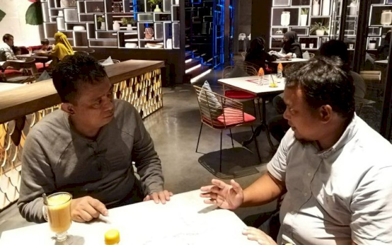 PERTEMUAN. Calon Bupati Maros Andi Tajerimin saat bertemu Ketua Umum IGI Pusat Muhammad Ramli Rahim di Fireflies, Jl Hertasning, Kota Makassar, Rabu (4/11/2020) malam. foto: istimewa