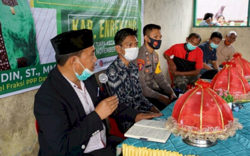 RESES. Anggota DPRD Provinsi Sulsel, Ir H Saharuddin ST MM, saat melaksanakan reses di salah satu di Kabupaten Enrekang, belum lama ini. foto: istimewa