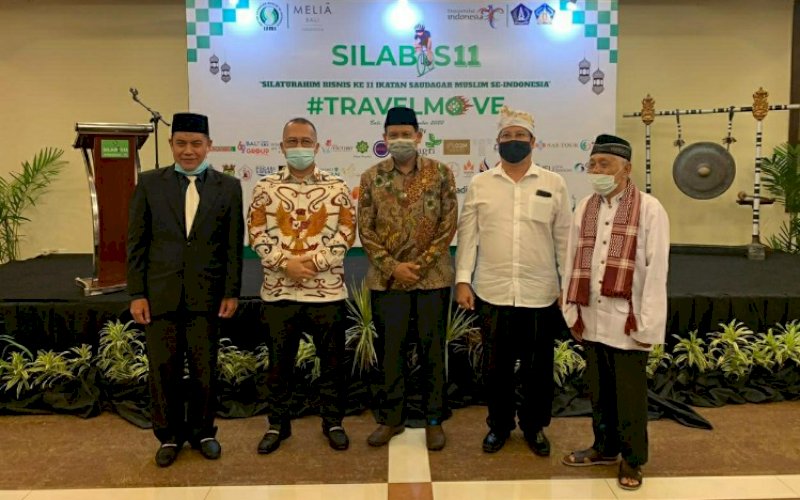 SILABIS. Ketua ISMI Provinsi Bali, H Masrur Makmur (kiri) di sela-sela Silaturahmi Bisnis (Silabis) yang menjadi agenda rutin Ikatan Saudagar Muslim Indonesia (ISMI) yang diadakan di Hotel Melia Bali Kawasan ITDC Nusa Dua 20-22 November 2020. foto: istimewa