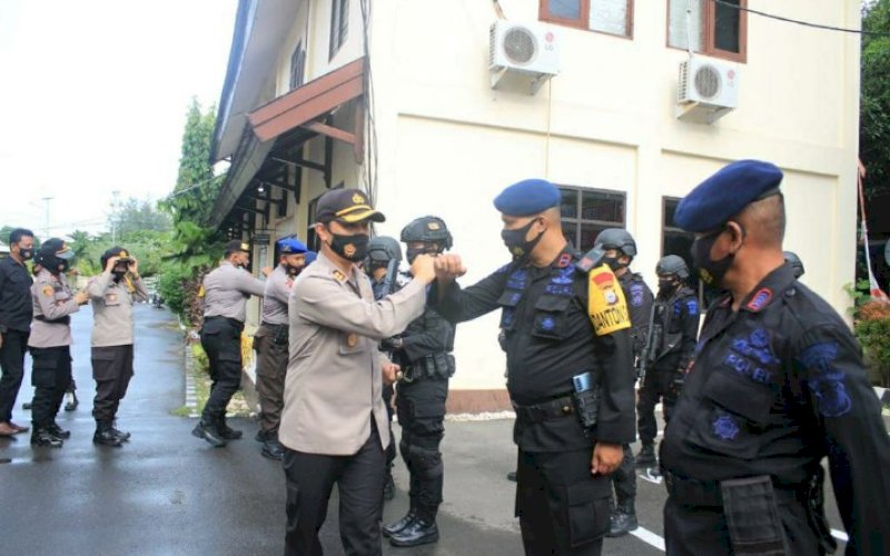 PENGAMANAN. Personel Batalyon C Pelopor Satbrimob Polda Sulsel mulai diturunkan ke wilayah back up mereka yang menggelar Pilkada Serentak 2020. foto: istimewa