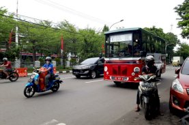Bus Wisata Makassar Beroperasi Tanpa Fasilitas Tambahan