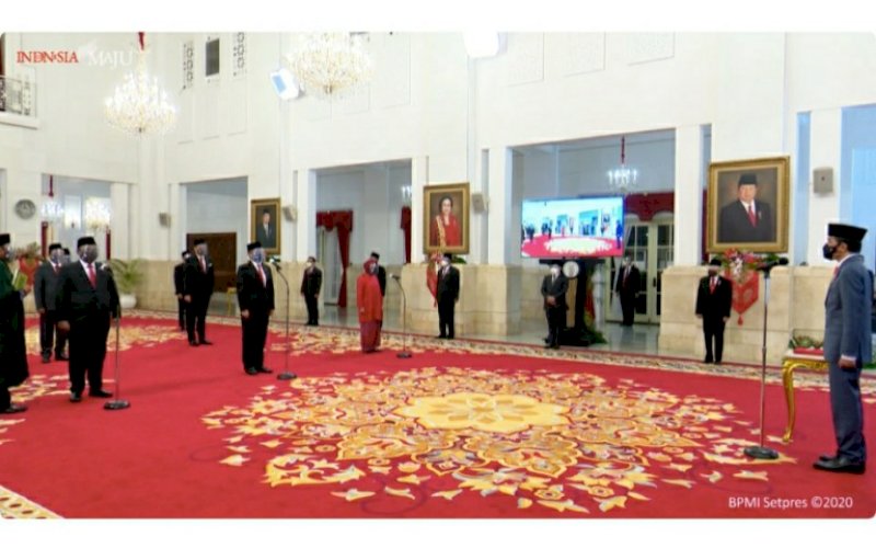 PELANTIKAN. Presiden Joko Widodo (Jokowi) melantik menteri dan Wakil Menteri (Wamen) sisa masa jabatan periode tahun 2019-2024 di Istana Negara, Jakarta, Rabu (23/12/2020). foto: istimewa