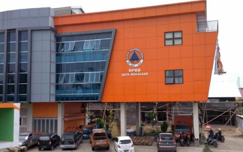 SIAGA BENCANA. Kantor BPBD Kota Makassar. BPBD mulai siaga bencana melakukan penanganan banjir dengan intensitas curah hujan yang mulai tinggi. foto: istimewa