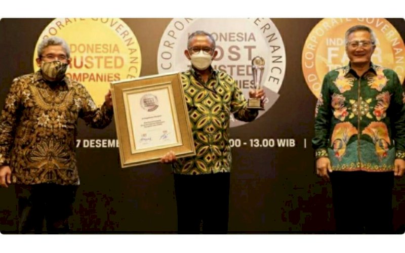 TERIMA PENGHARGAAN. PT Pegadaian (Persero) berhasil meraih penghargaan sebagai perusahaan yang Sangat Terpercaya (The Most Trusted Company)&nbsp;berdasarkan&nbsp;Corporate Governance Perception Index (CGPI)&nbsp;pada ajang 'Indonesia The Most Trusted Companies 2020' yang diselenggarakan The Indonesia Institute For Corporate Governance (IIGC) bersama majalah SWA, Kamis (17/11/2020) lalu. foto: istimewa