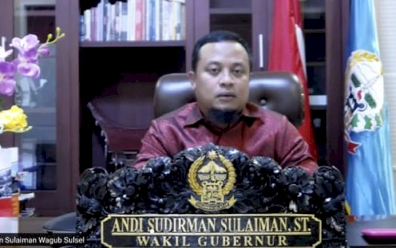 KULIAH UMUM. Wakil Gubernur Sulsel, Andi Sudirman Sulaiman, menyampaikan stadium general atau kuliah umum pada rangkaian 54 tahun Himpunan Pelajar Mahasiswa (HIPMA) Gowa melalui virtual Zoom, Kamis (31/12/2020). foto: istimewa