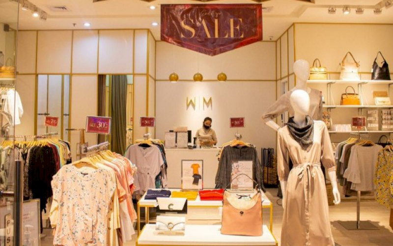 SALE. Gerai White Mode di Nipah Mall Makassar menawarkan promo diskon atau sale hingga 70 persen. foto: istimewa